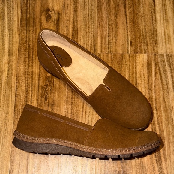boc Shoes - BOC women’s 9.5 loafers slip on shoes tan maple brown suede comfort casual nwot